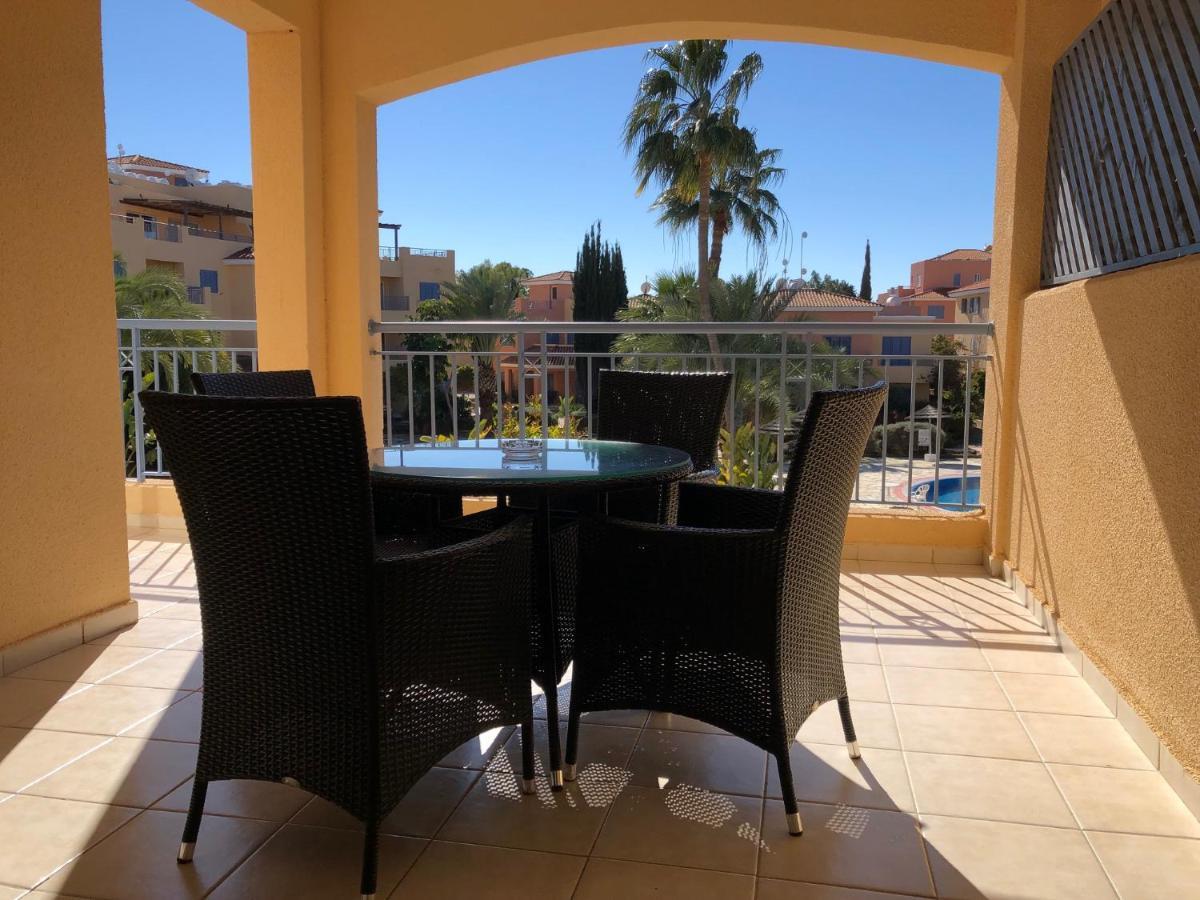 Limnaria Gardens - Modern 1 Bed, Walk To Beach & Shops Paphos Bagian luar foto