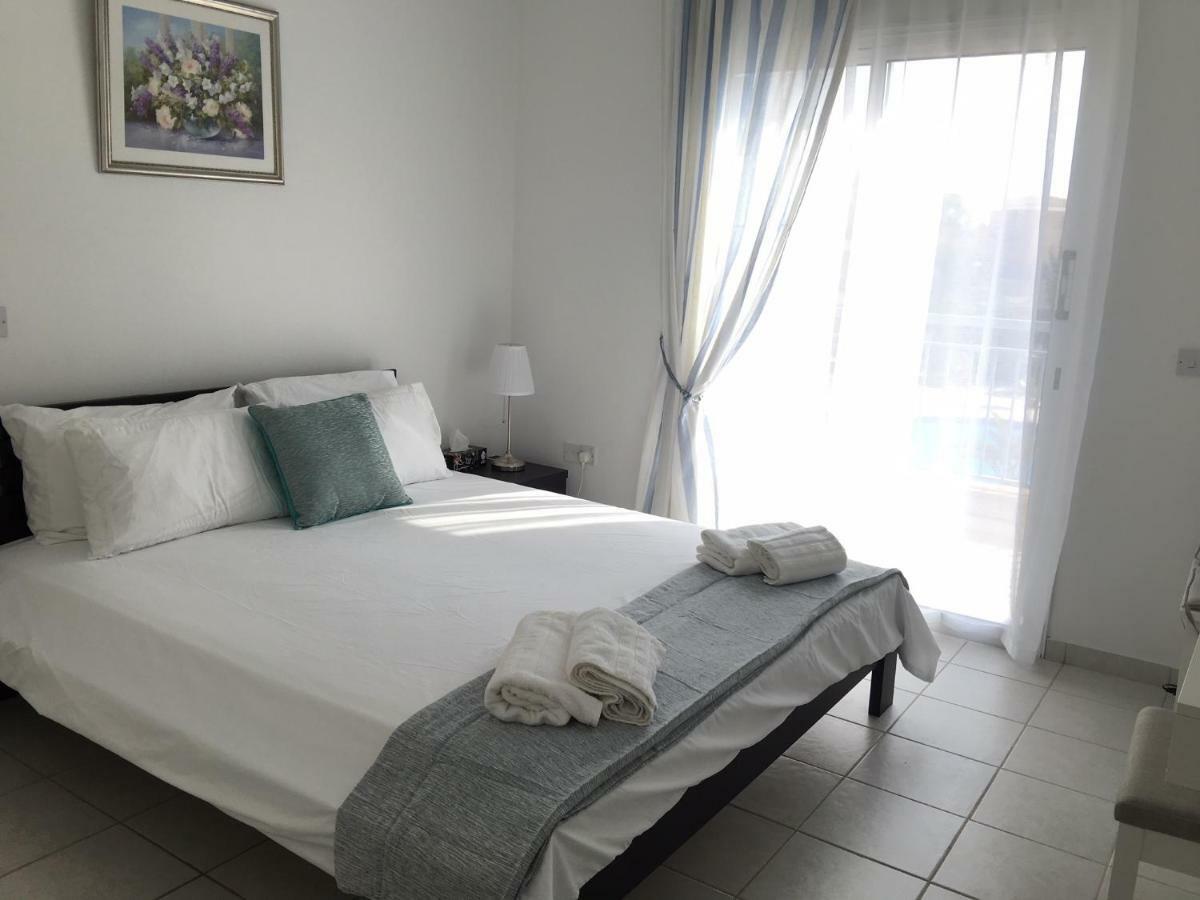 Limnaria Gardens - Modern 1 Bed, Walk To Beach & Shops Paphos Bagian luar foto