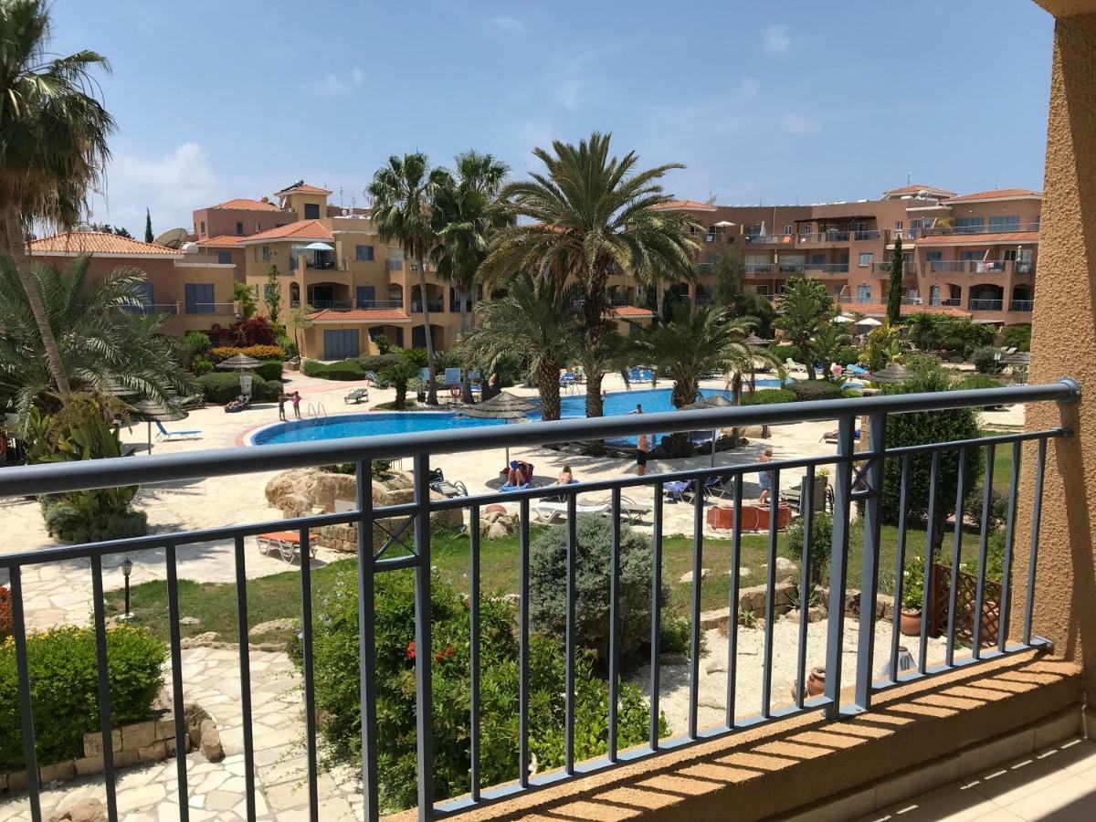 Limnaria Gardens - Modern 1 Bed, Walk To Beach & Shops Paphos Bagian luar foto